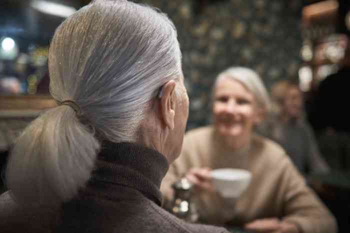 Close-up of a women from behind wearing a hearing aid